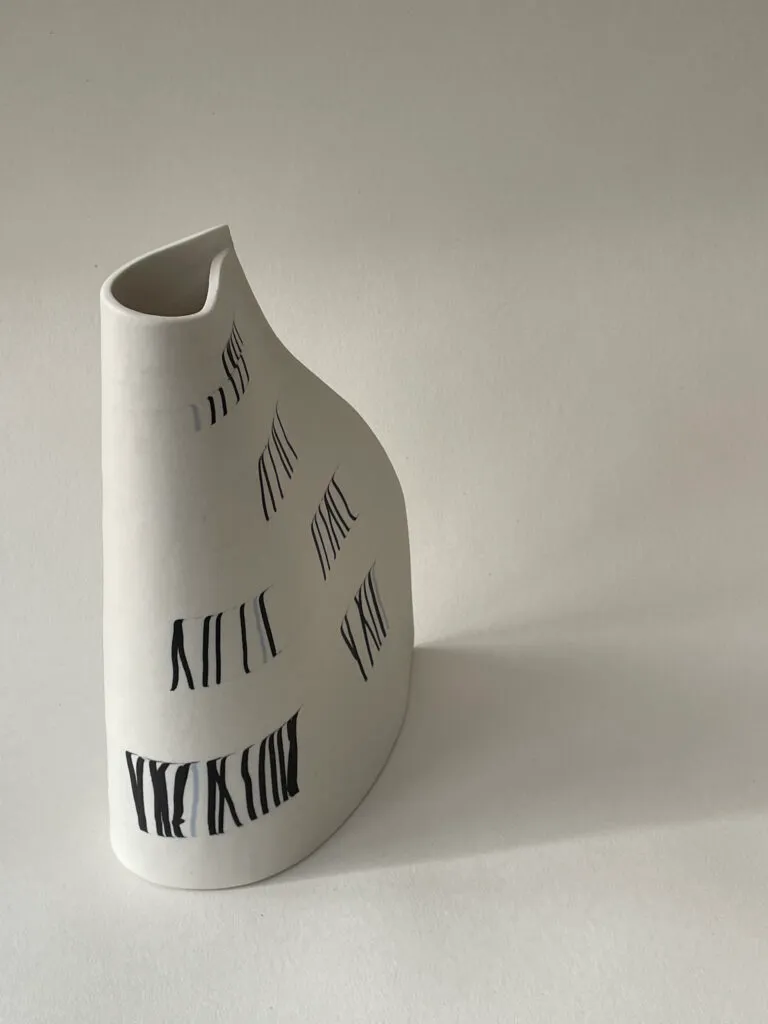 Carol Sinclair. Med Snowscape Bottle Back