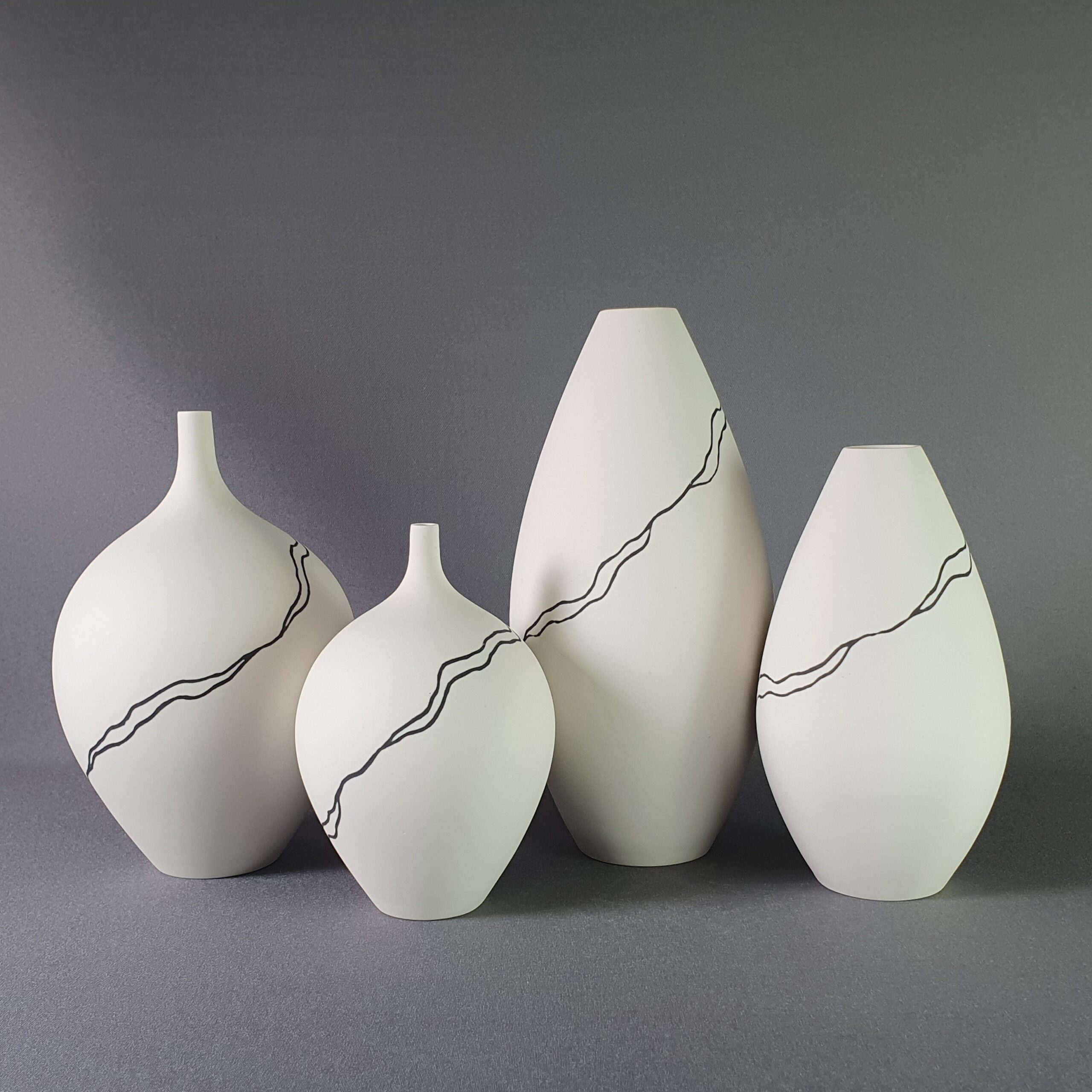 Leonie Rutter. Porcelain vessels with black thin inlay ribbon outline